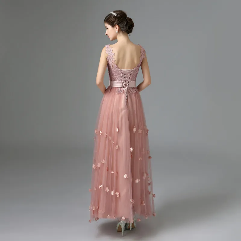 Elegant White Floor-Length Evening Gown with U-Open Back and Print Elegant White Floor-Length Evening Gown with U-Open Back and Print