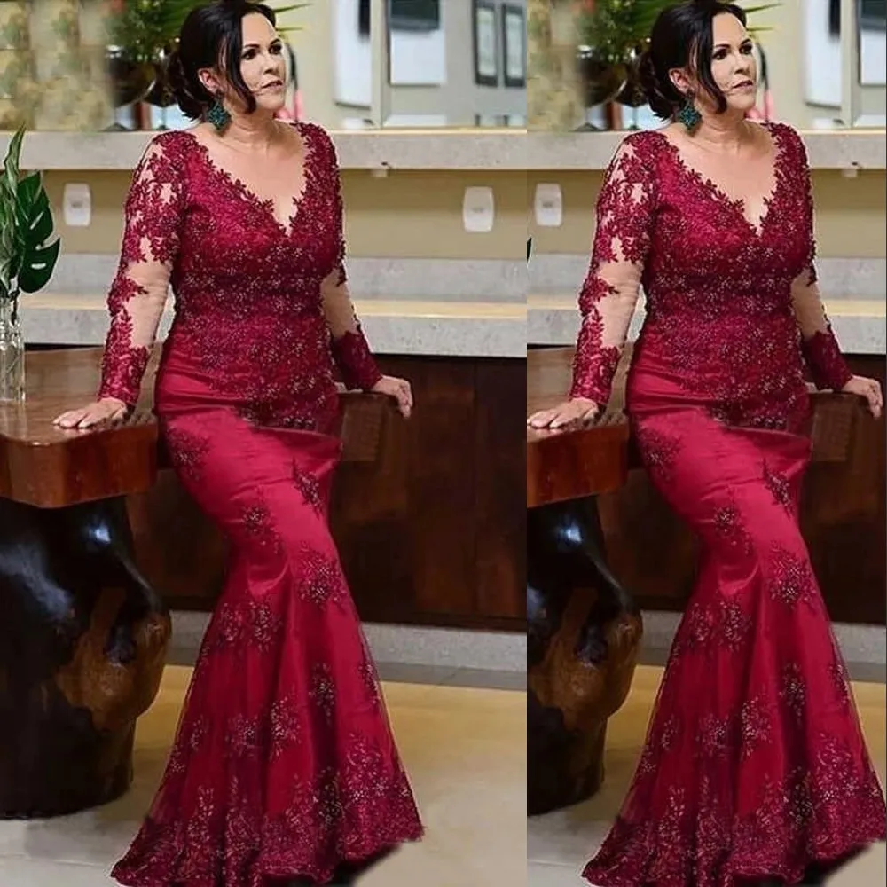 2021 Burgundy Dark Red Plus Size Mother Of The Bride Dresses Mermaid Long Sleeves Lace Appliques Crystal Beads Floor Length Formal Women Wedding Evening Guest Gowns