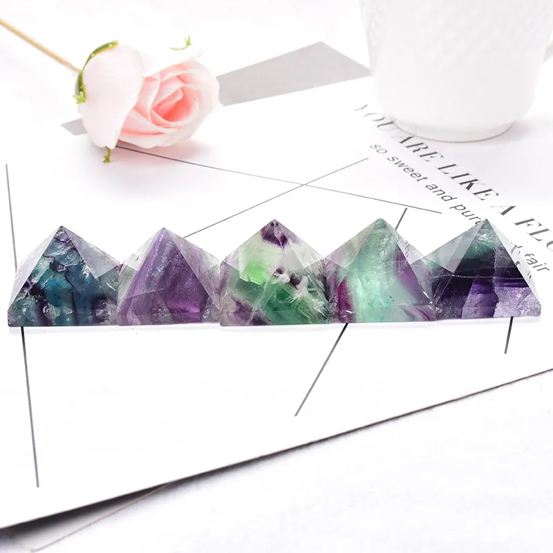 Naturlig fluorit Pyramid Quartz Healing Stone Reiki Crystal Tower Point Home Decor Crafts of Gem Stone Meditation Ornament252q