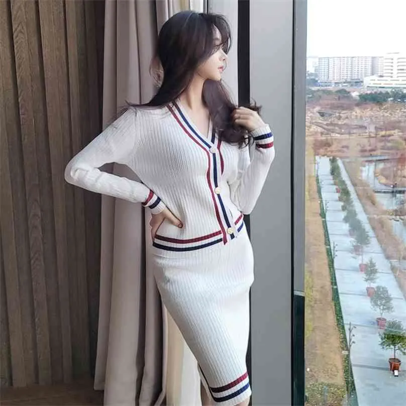 Sexy tricô 2 peça terno senhoras coreanas manga longa branco cardigan v tops e mini saia para mulheres roupas 210602
