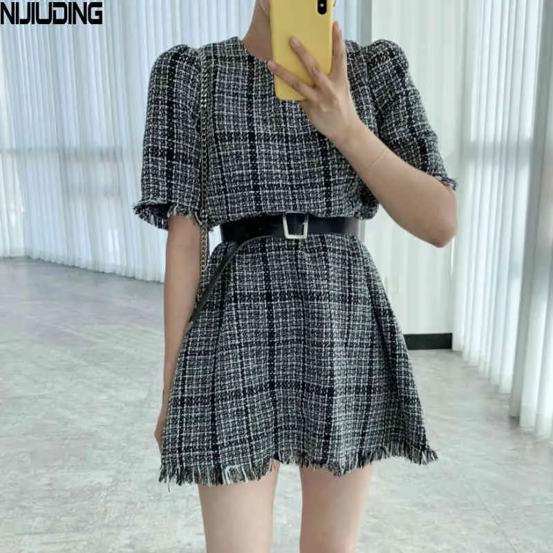 Chic Retro Women Plarid Woolen Dresses Spring Short Sleeve O-Neck Sexy Tassel Mini Dress With Belt Mujer Vestidos 210514