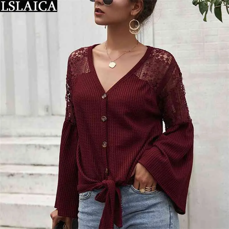 Haut à manches longues couleur unie femmes chemise col en v dentelle Patchwork voir à travers le bouton automne hiver Femme Blouse Vetements Femme 210515