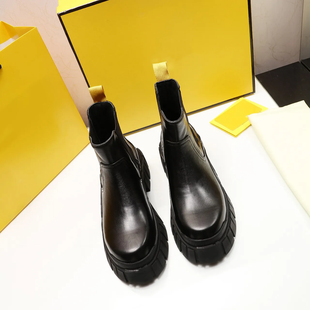 Top Quality Platform Womens Skor Designer Läder Velvet Ankel Boots Fashion Martin Boot Storlek 35-41 Original Modell XX-0157