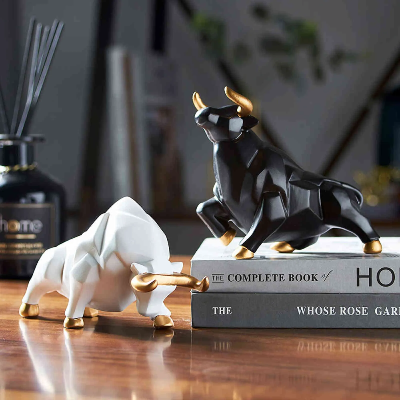 Nordic Style Bull Sculpture Resin Figurine For Modern Home