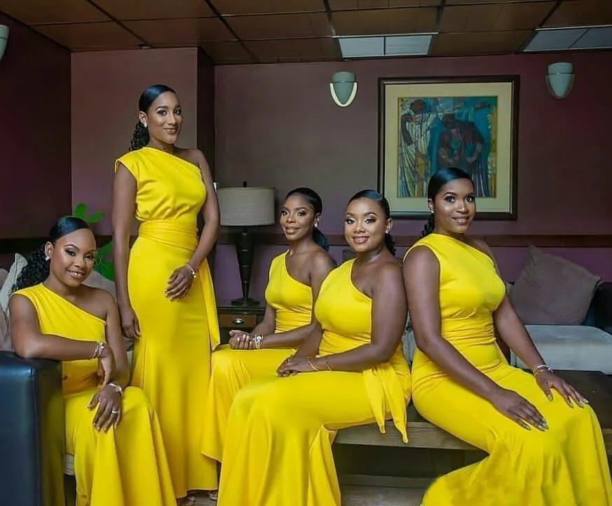 Robes de demoiselle d'honneur sirène jaune une épaule 2021 robe de soirée de bal en satin africain avec plis de ceinture longues robes d'invité de mariage formelles