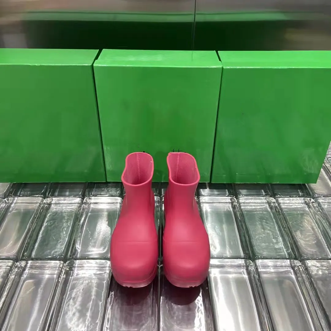 2021 botas de lluvia de color mixto de diseñador de lujo de alta calidad para mujer, zapatos de plataforma de tacones altos, tobillo de combate 34-39