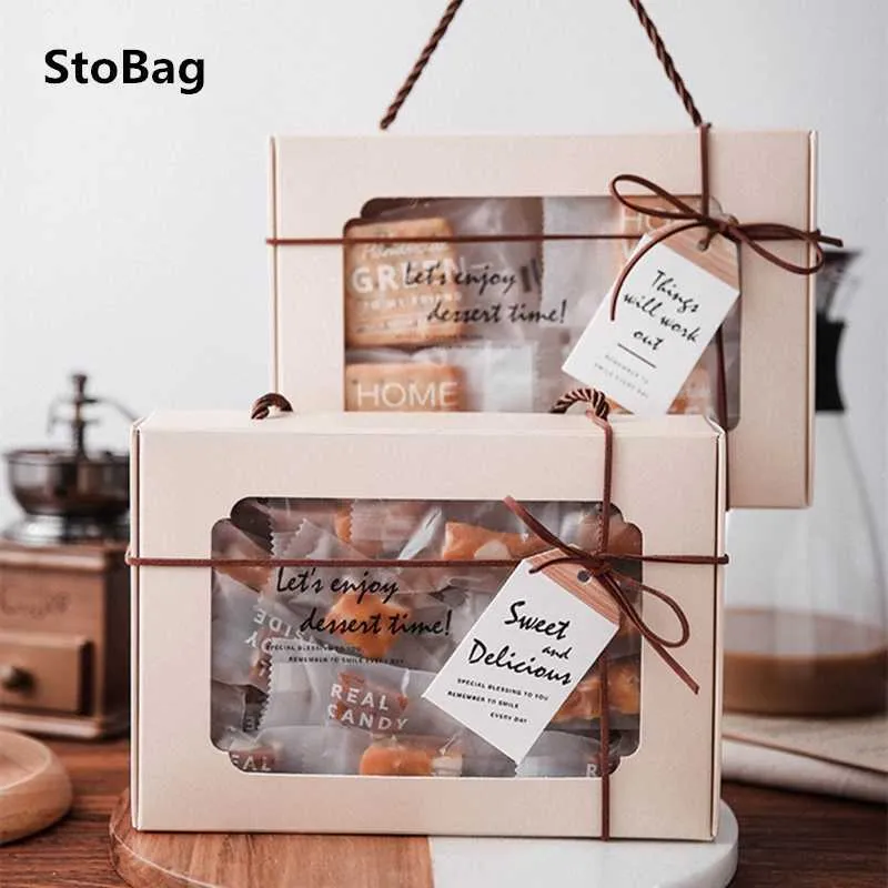 StoBag 5 قطع 22x15x5 سنتيمتر استمتع مقبض ورقة مربع مع نافذة البسكويت الخبز الكرمل الكوكيز التعبئة والتغليف الزفاف عيد حزب هدية 210602