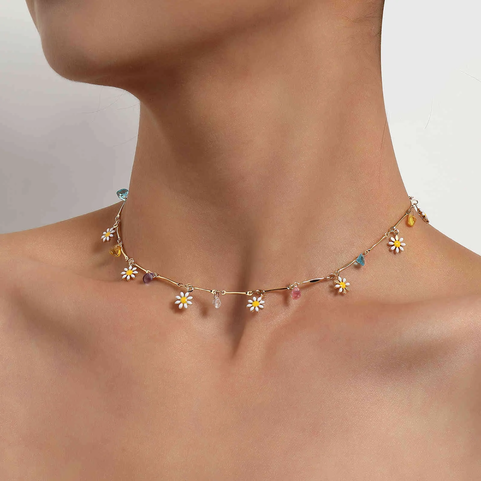 Girocollo con catena a tubo dritto con pietre preziose colorate Collana con pendente a forma di fiore dipinto a goccia smaltata Regalo di gioielli squisiti alla moda