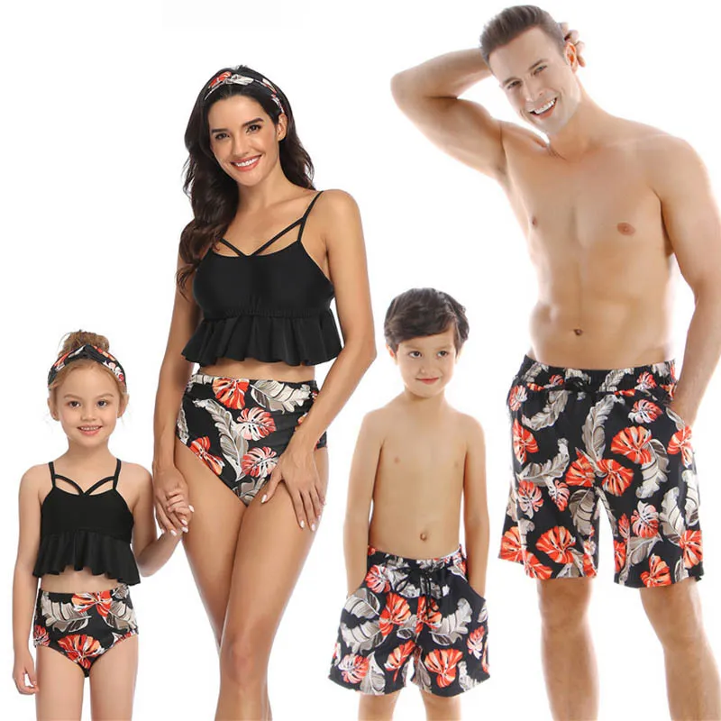 Ropa familiar a juego Trajes de baño con estampado floral Madre Hija Traje de baño Papá Hijo Trajes de baño Look Outfits 210429