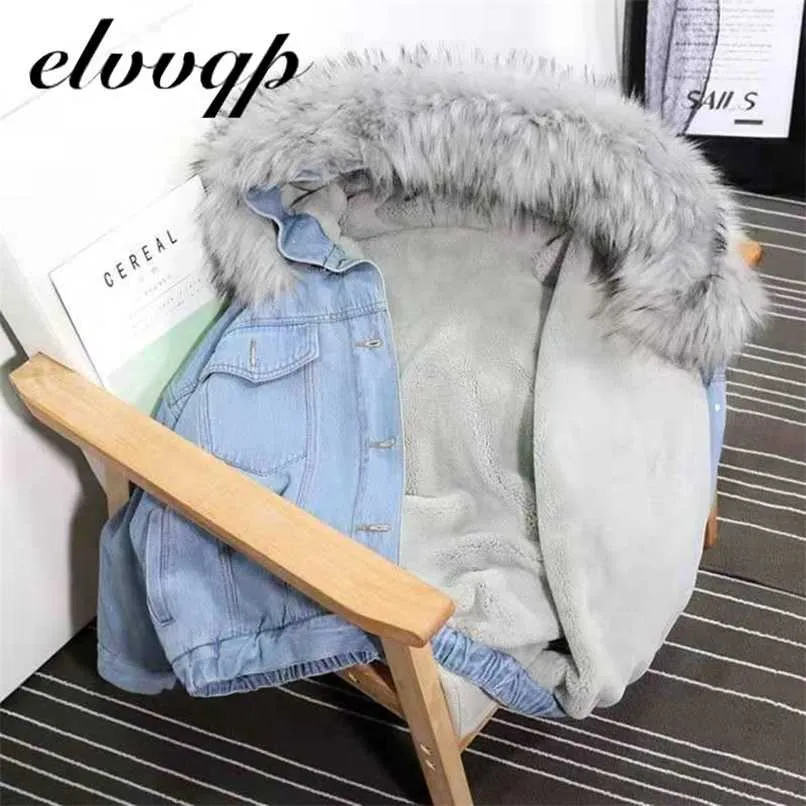 Fashion Women Short Denim Jacket Autumn Winter Plush Warm Fluffy Fur Collar Hooded Bomber Jeans Jackets Women Coat High Quality 211109