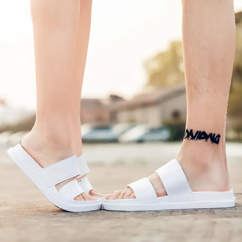 최신 야외 슬리퍼 슬라이드 신발 고무 샌들 여성 샌디 통기성 해변 거품 야외 실내 경량 소프트 하단 세 크기 36-44