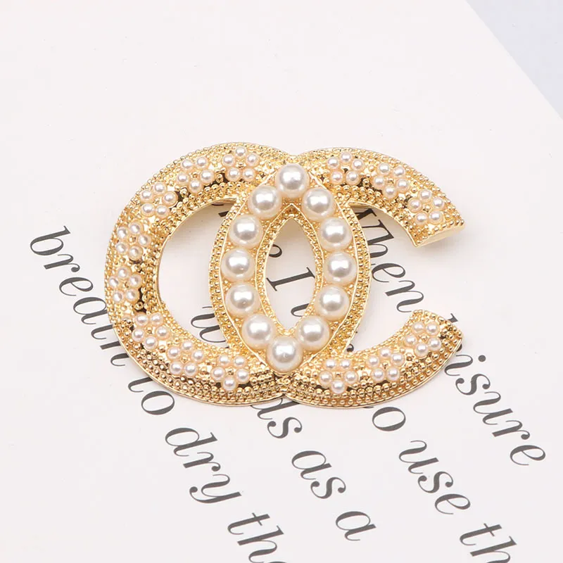 Klassieke Merk Luxe Desinger Parel Broche Beroemde Vrouwen Strass Dubbele Letters Broches Pak Pin Mode-sieraden Kleding Decoratie Hoge Kwaliteit accessoires