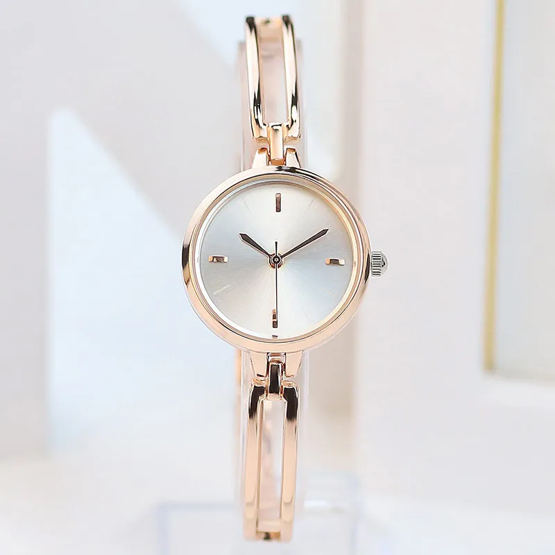 女性の時計クォーツ腕時計25mmブティックリストバンドファッションビジネス腕時計のためのガールフレンドギフトデザイナーレディース腕時計