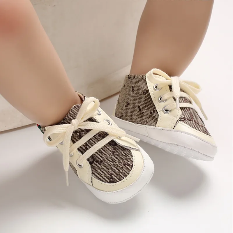 Lettre mignonne bébé premiers marcheurs lettres douces enfant en bas âge chaussures pour bébés Prewalkers pour la fête de cadeau de haute qualité