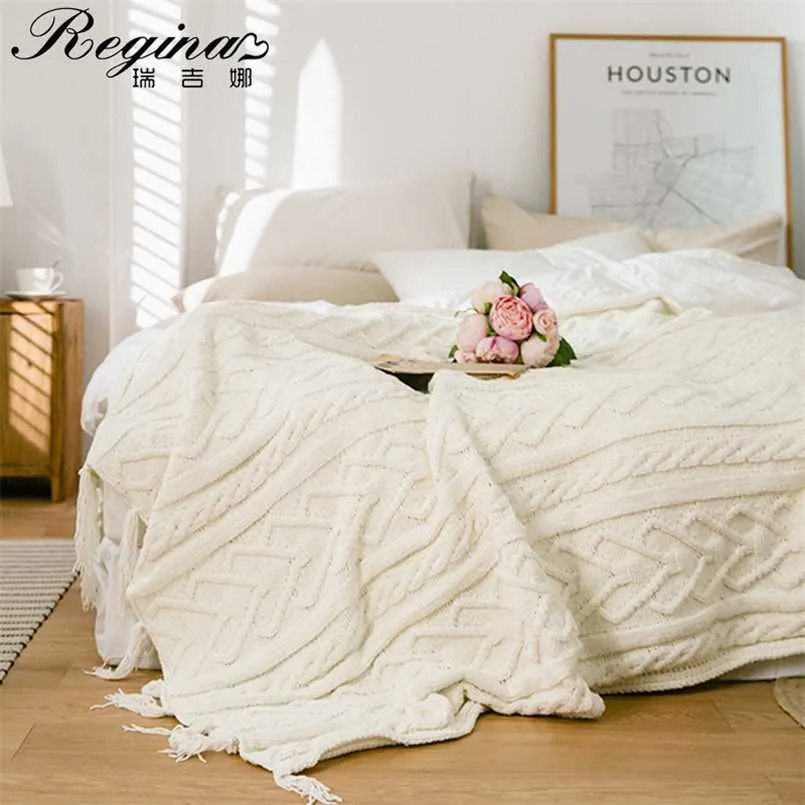 REGINA Brand Chenille Knitted Blankets Scandinavian Style Heart Twist Tassel Design Soft Bedspread Warm Thick Blanket For Bed 211122