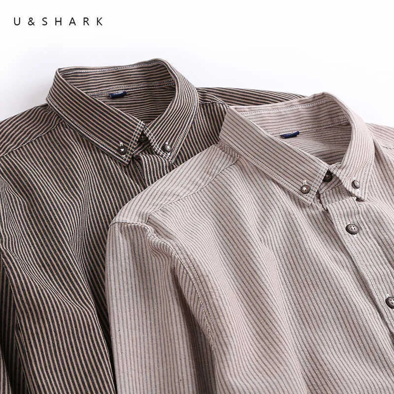 男性のためのUshark薄い縞模様のシャツ100％の綿の服ブラウンカジュアルシャツレギュラーフィット長袖フォーマルシャツスタイリッシュな日本210603