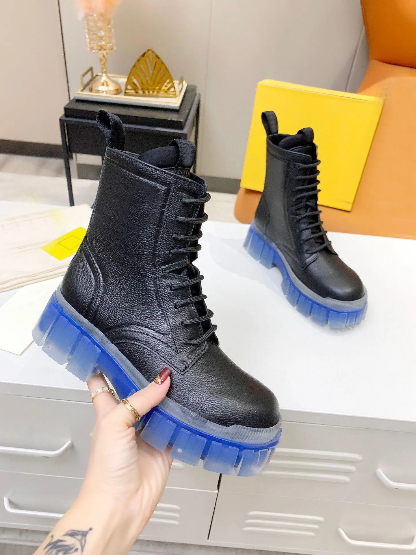 Autumn winter Martin boots woman Thick soled Travel Lace up High top women designer shoes 100% leather lady platform Soft cowhide Crystal bottom boot size 35-41 us4-us10