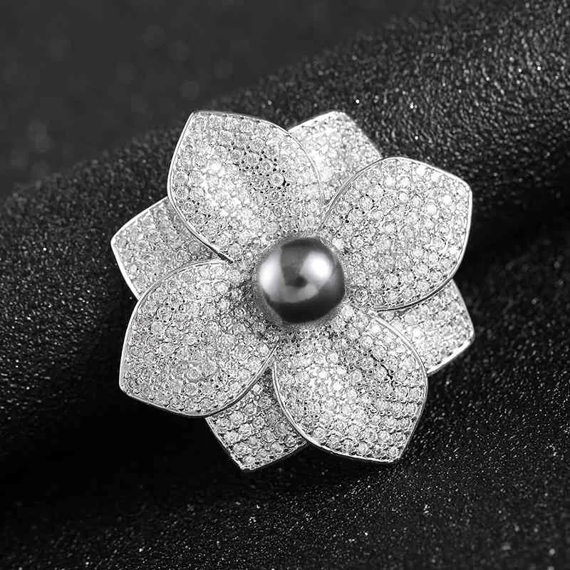 Beautiful Rhinestone Flower Brooch Fashion Vintage Brooches Pins Elegant Floral Romantic Women Dress Coat Accessories Gifts