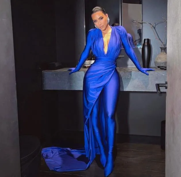 Evening dress women clothes Balqeesfathi Nawalelzoghbi Kylie jenner Blue V-Neck With trail Long sleeve Yousef aljasmi Silver Crystal Myriam fares kim kardashian