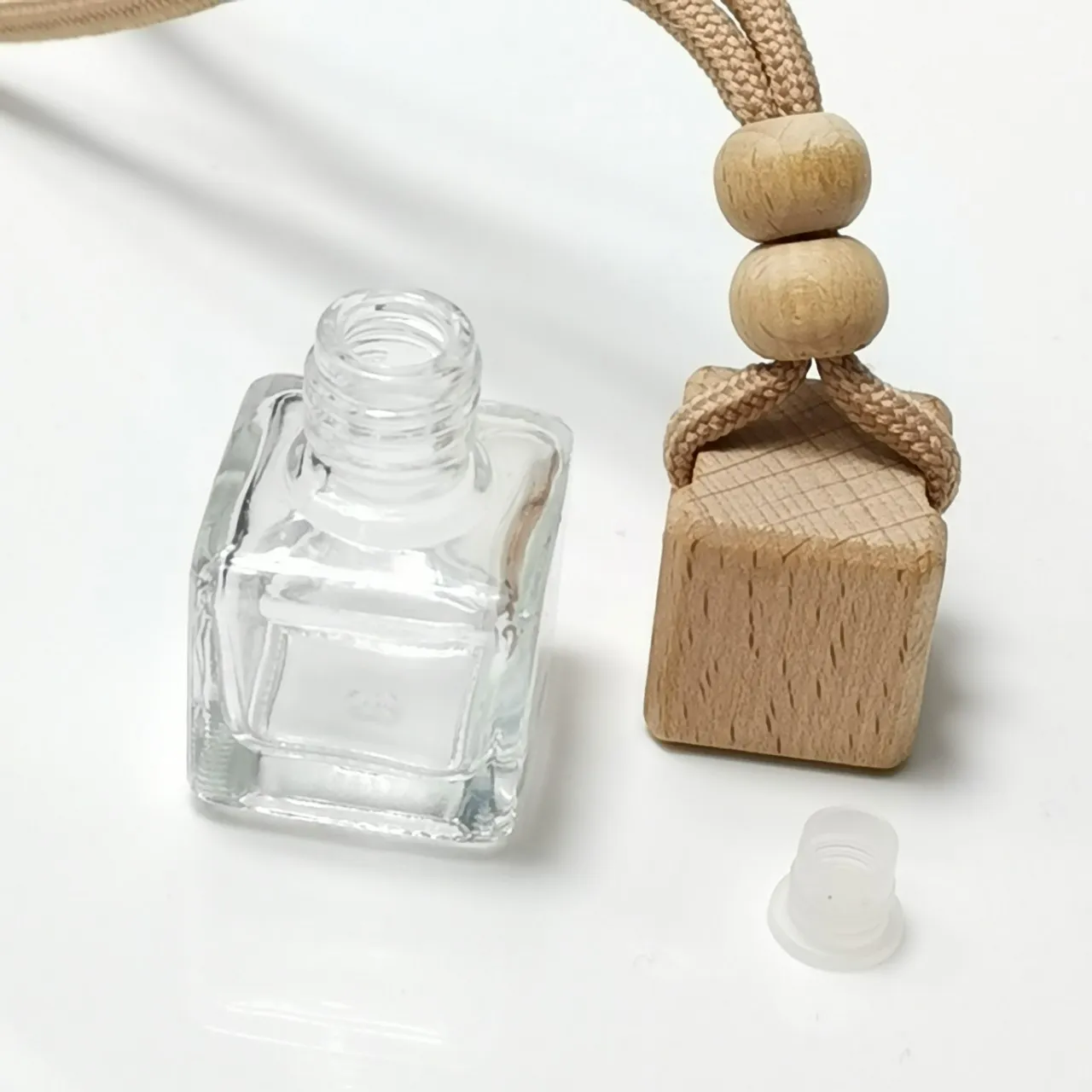 Car Ornaments Essential Oils Diffusers Fragrance Bottles Perfume Bottle Pendant Square Empty Glass Beech Wooden Lid Hanging Decoration TR0020