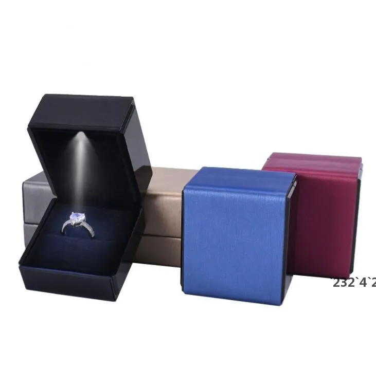 Boîte à bijoux avec lumière LED pour fiançailles, bagues de mariage, festival, anniversaire, bague, collier, coffrets cadeaux LLA9194