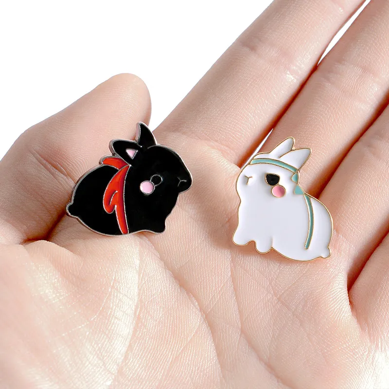 Noir blanc lapin broche émail broche sac vêtements épinglette bouton Badge dessin animé Animal bijoux