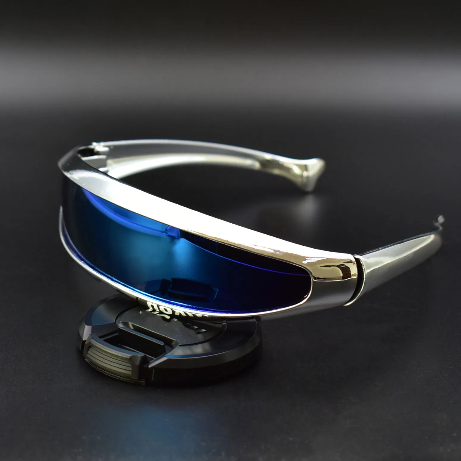 Vintage FUTURISTIC Sunglasses Futuristic Sporty 80s Vintage Sunglass - Gizmo – Sunglass Museum main image 4