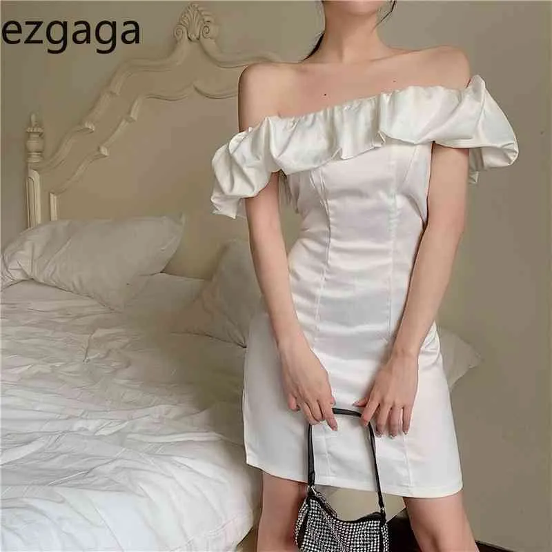 Ezdgaga Krótki rękaw Puff Mini Sukienka Kobiety Solid Korean Moda Ruffles Lato Elegancki Slash Neck Sexy Party Dress Damska Bodycon 210430