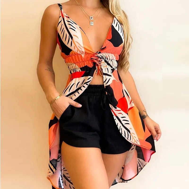 Sommar mode kvinnor sexig spets upp v nacke löv print suspender cloak top svart kort byxa 2 stycke set short set 210521