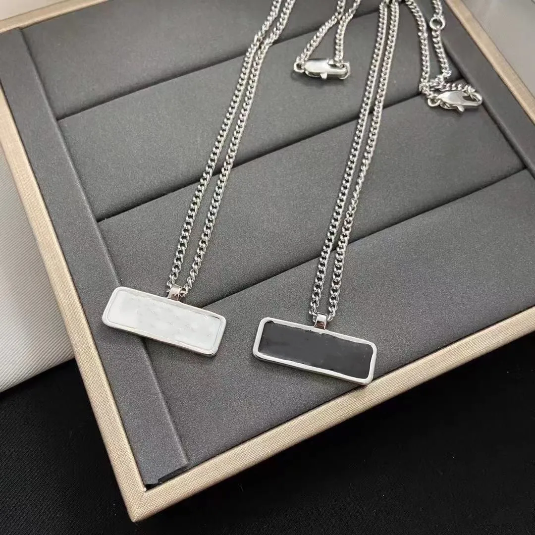 Collares de diseñador para hombre colgantes de diseño de lujo plata negro blanco gama alta tendencia callejera personalizada Punk hip hop joyería para mujer f252P