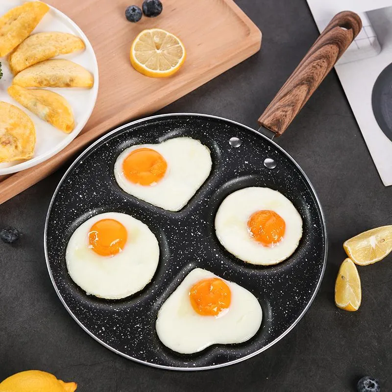 Holes Egg Freying Pan Hamburger Nonstick Pot Aluminium Alloy Cooking krapan Hjärtformad omelettkokare med trähandtag Pans2455