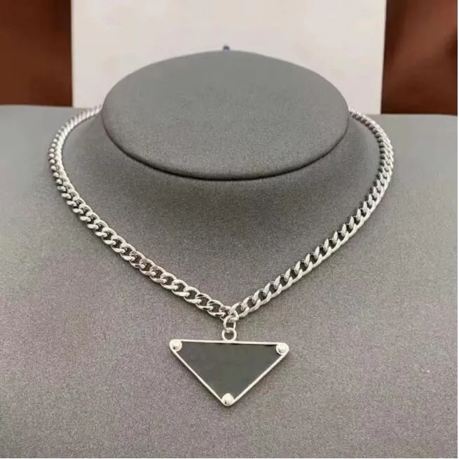 2021 womens mens designs Necklace chain fashion jewelry black and white triangle pendant design party silver hip hop punk men necklaces names