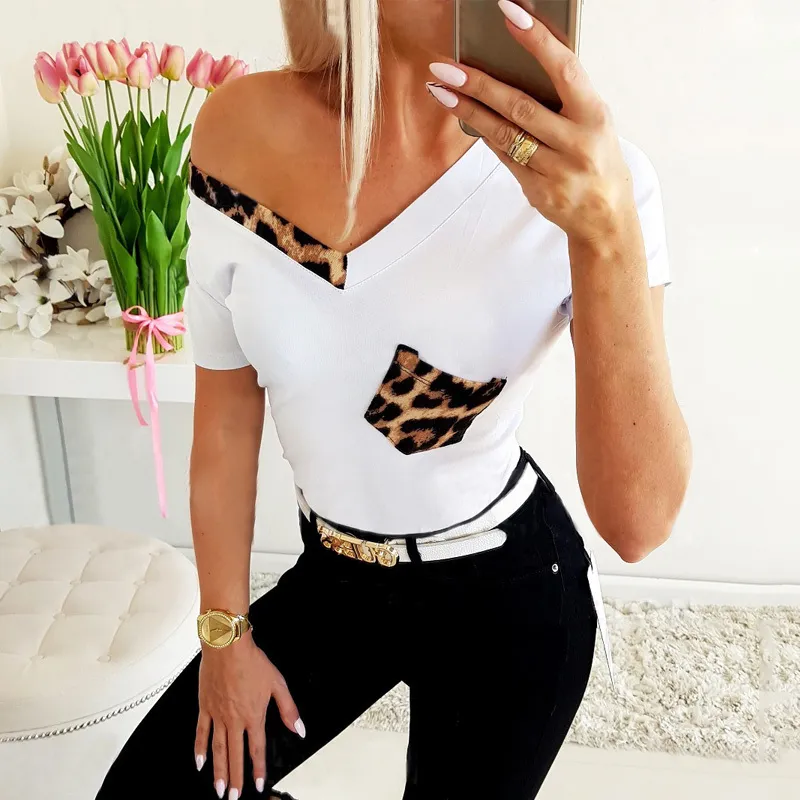 Letnie koszulki Damskie Leopard Drukuj Patchwork Kieszenie Decor Tees Sexy V-Neck Krótki Rękaw Slim Pullover Topy Black White Tshirts 210507