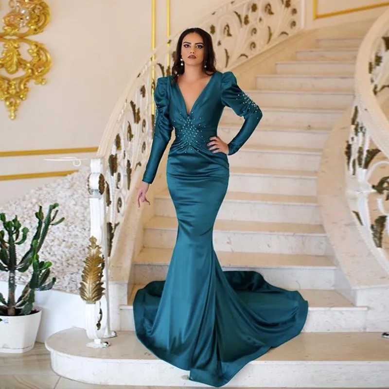 Satin Arabic Green Hunter Long Sleeves Mermaid Evening Dresses 2022 with Beaded V Neck Sweep Train Formal Prom Party Gowns