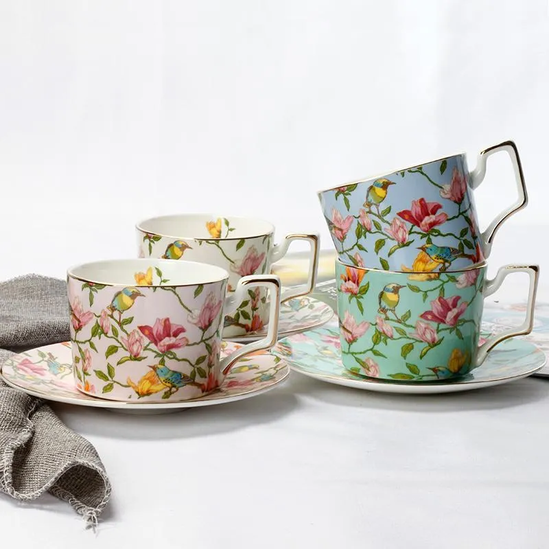 Creative Bone China Cups Saucers Sätt europeisk kaffekopp Engelska pastoral keramisk eftermiddagste svart blomma