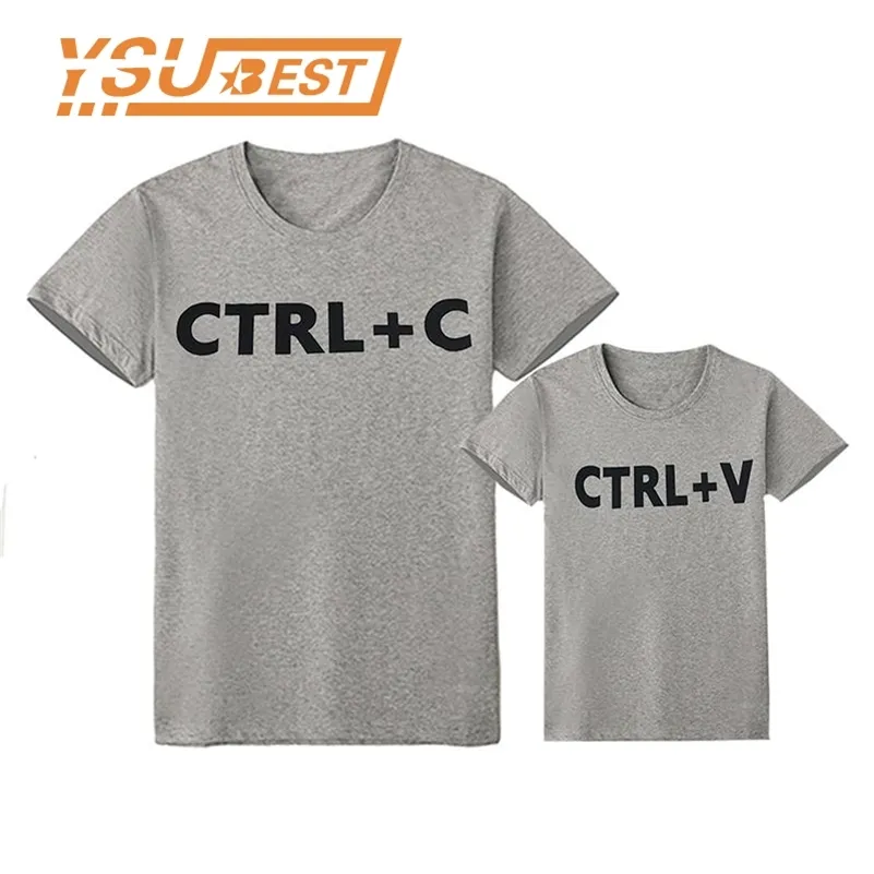 パパと私のCtrl C + Ctrl vプリントTシャツの双子の家族衣装父の息子のマッチング服210417