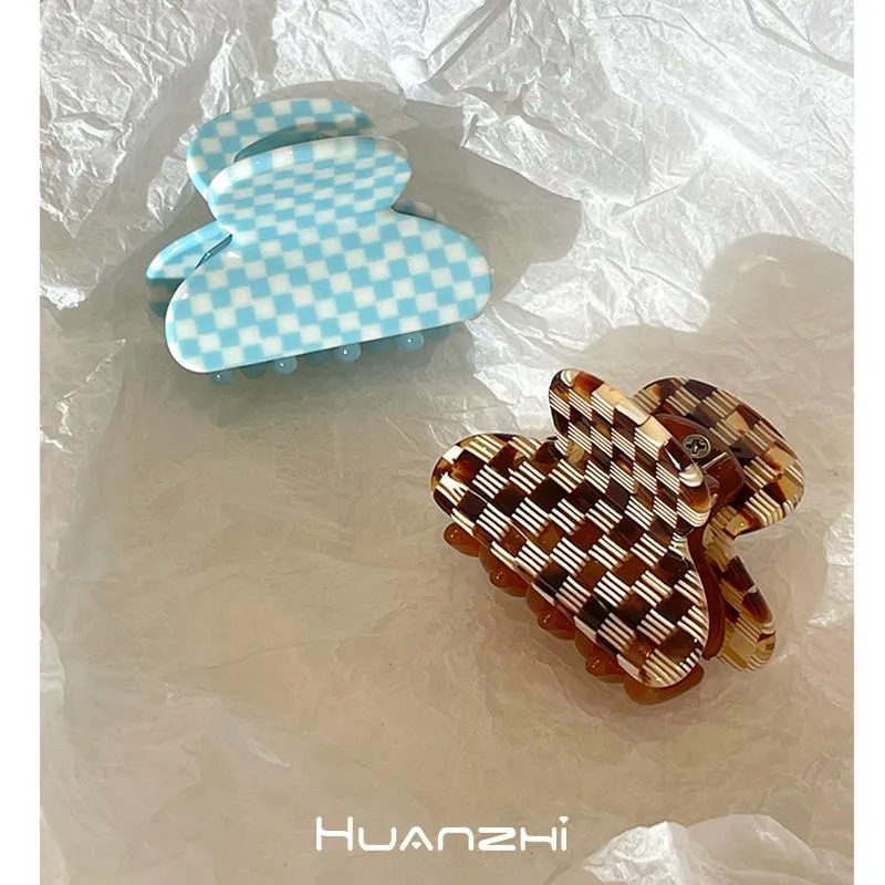 Fermagli per capelli Barrettes HUANZHI 2021 Vintage Scacchiera Tortoiseshell Clip in resina per le donne Acrilico Artiglio Tornante Accessori da bagno