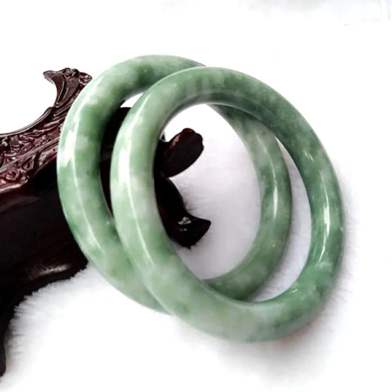 Bangle hand-snidade lyckliga amulett gåvor för kvinnor hennes män naturliga gröna jade armband charm smycken mode tillbehör