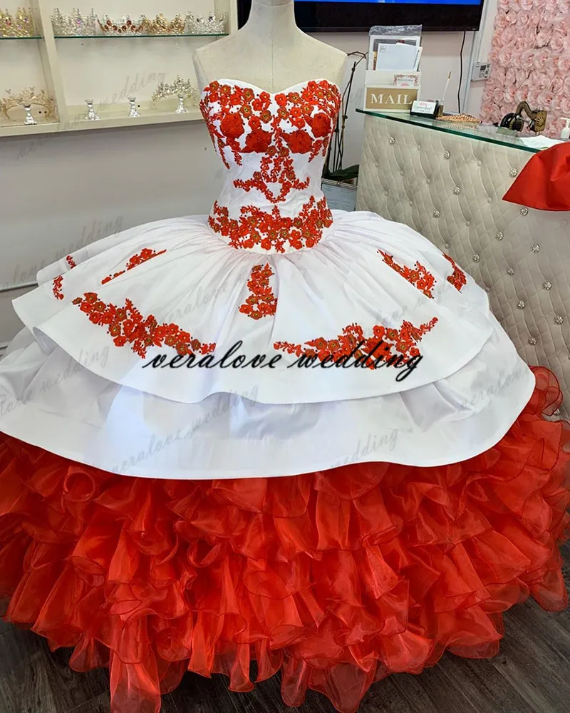 رائع التطريز فساتين quinceanera النمط المكسيكي قبالة الكتف الكشكشة تنورة الساتان الكرة ثوب الحلو 16 اللباس