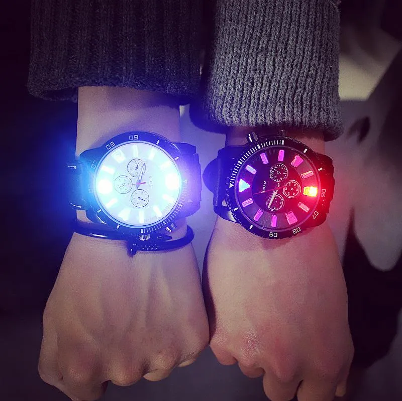 Orologi da polso Flash LED Orologio luminoso Tendenze della personalità Studenti Amanti Gelatine Orologio da polso da uomo con luce colorata Regali fantastici per coppia