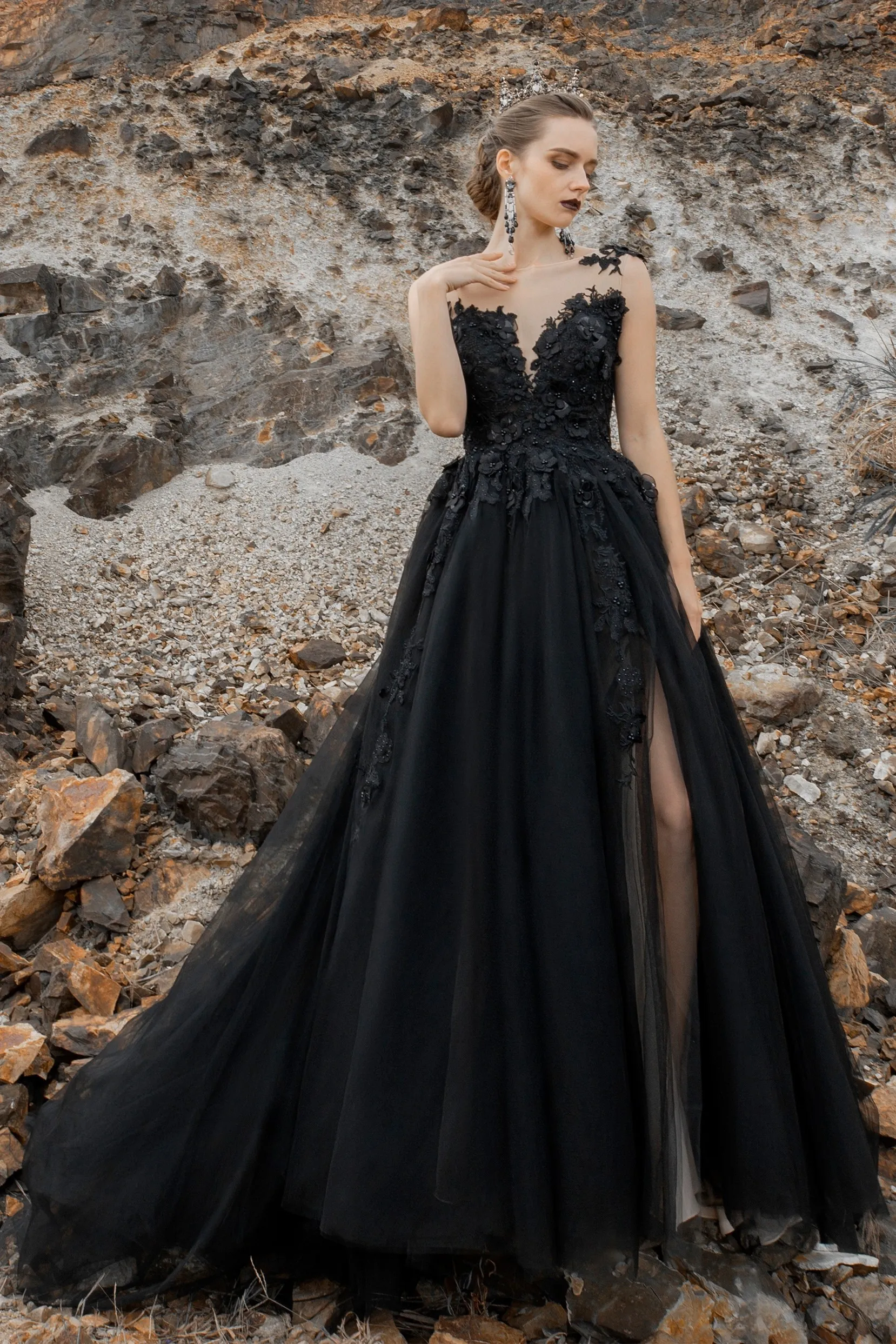 2021 Gothic Black Wedding Dresses Sexy Backless High Split A-line Bridal Dress Lace Wedding Gowns Vestido De Novia Non White Wedding Dresses Beaded Lace 3D Flowers