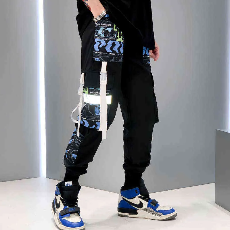 2021 Fashion Swag Streetwear Men Reflekterande Hip Hop Loose Cargo Byxor Man Joggare Graffiti Ribbon Linne Byxor Techkläder Byxor H1223