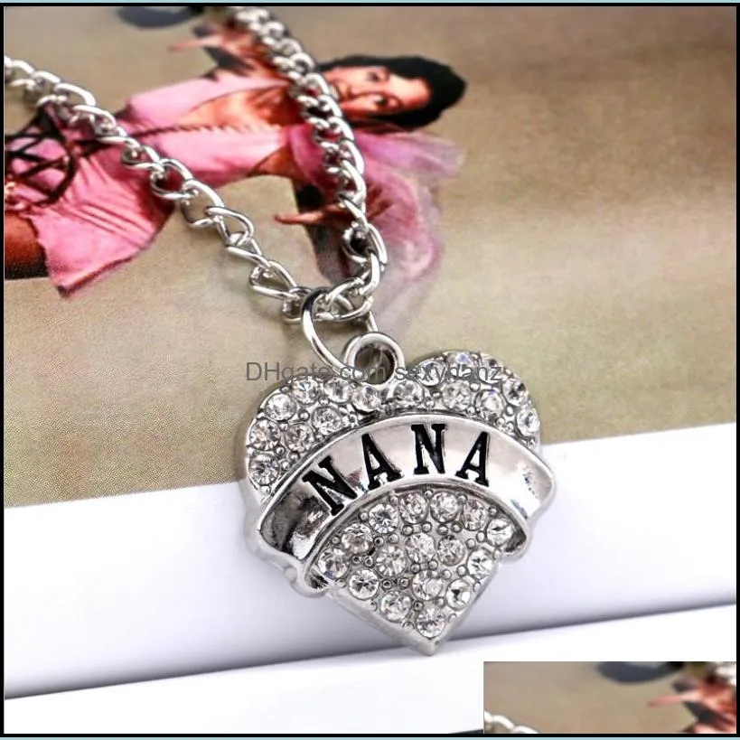 Diamond Peach Heart Pendant Necklace Mother`s Day New Year Gift Family Rhinestone Women`s Jewelry GWB12348