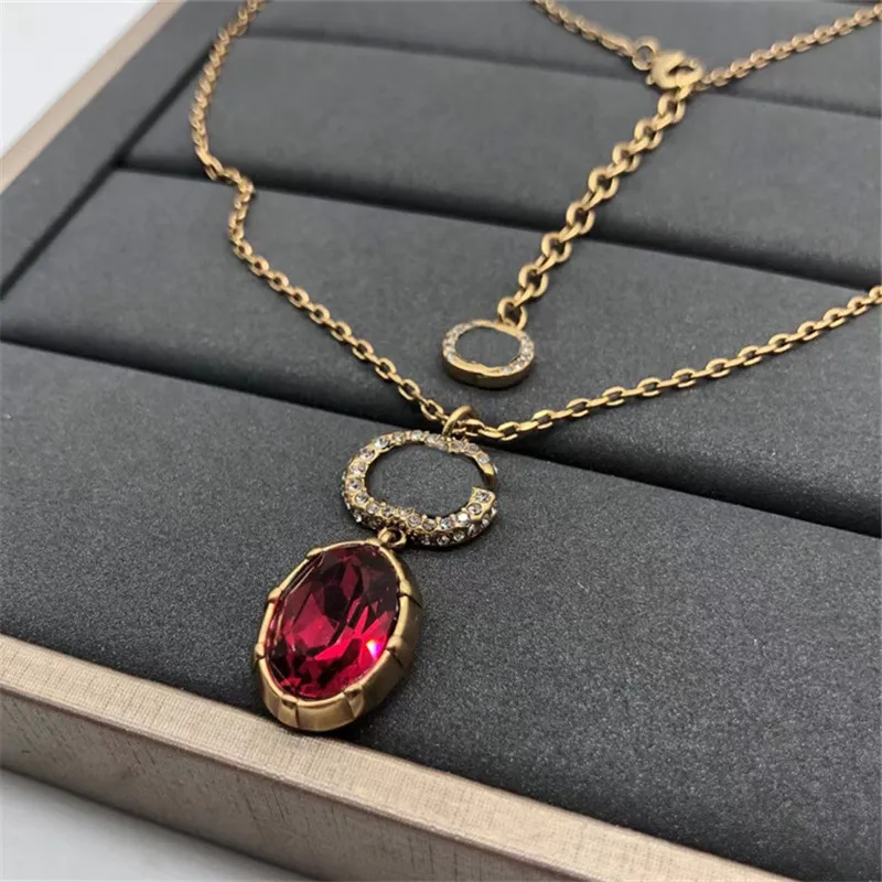 Grand collier pendentif diamant rouge avec boîte cristal classique lettre chaînes luxe charme rétro colliers Seiko fête mariage bijoux