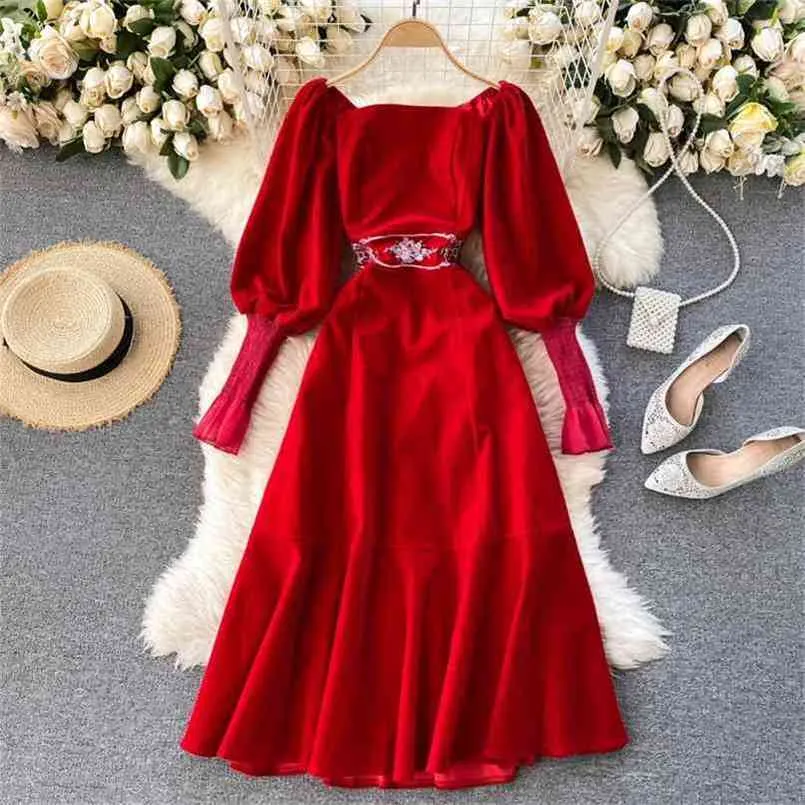 Elegant Red Velvet Dress Women's Luxury Embroideried Slim Waist Puff Sleeve Square Collar Vintage Party 210603