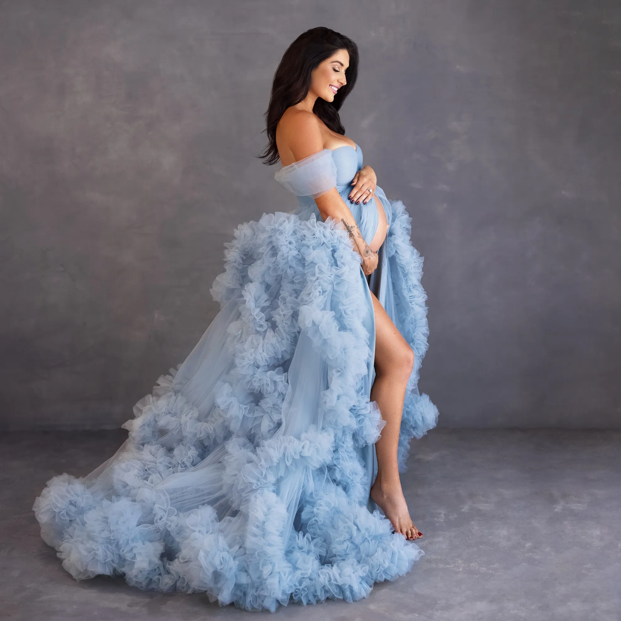 임신 한 여성을위한 라이트 스카이 블루 댄스 파티 드레스 Tiered Ruffles Evening Dress Front Split Photoshoot 출산 가운