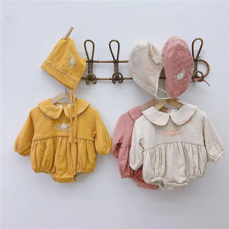 Herfst schattige kleine prinses floral borduurwerk bodysuit met cap baby meisjes dikke 3 kleuren coveralls 210508