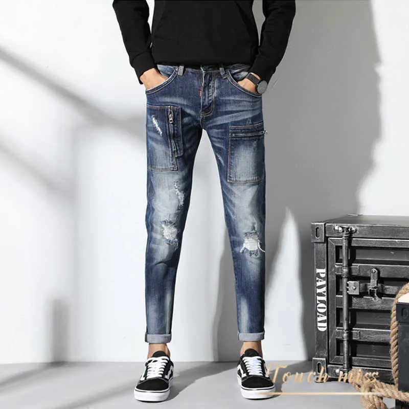 Mode Streetwear Men Jeans Retro Blå Patched Fockets Designer Ripped för Elastic Slim Fit Hip Hop Punk Byxor Homme Do36