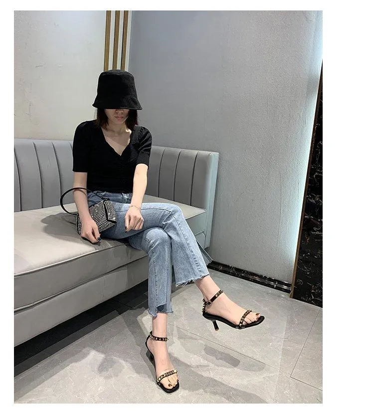 Kleid Schuhe Ein Wort Schnalle 2021 Sommer Koreanische Version von Transparent Niet Stiletto Sexy High Heels Fee Stil Sandalen