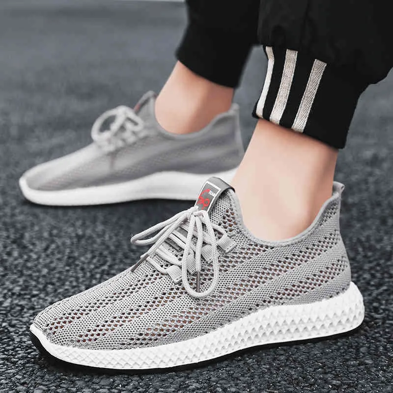 2020 Vendita calda Scarpe da corsa estive Scarpe da ginnastica da jogging Maglia traspirante Cool Lace-up Scarpe da guida casual da uomo comode all'aperto F6 Nero bianco